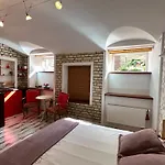 Old Town Cosy One Bedroom Apartments With Fireplace Apartment *