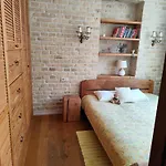 Old Town Cosy One Bedroom Apartments With Fireplace