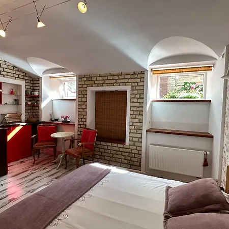 Old Town Cosy One Bedroom Apartments With Fireplace Apartment *
