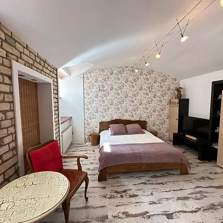 شقة Old Town Cosy One Bedroom With Fireplace