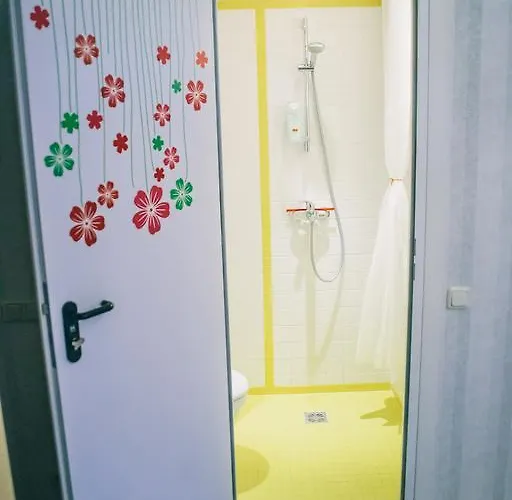 Old Town Cosy One Bedroom With Fireplace *