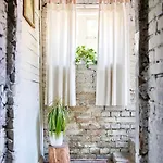Old Town Cosy One Bedroom With Fireplace דירה