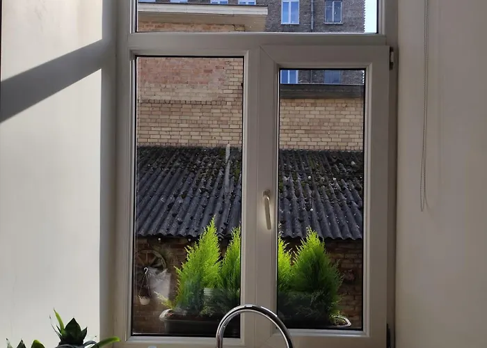 Old Town Cosy One Bedroom With Fireplace