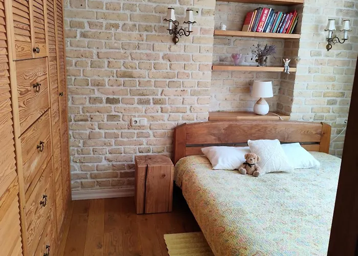 Old Town Cosy One Bedroom With Fireplace