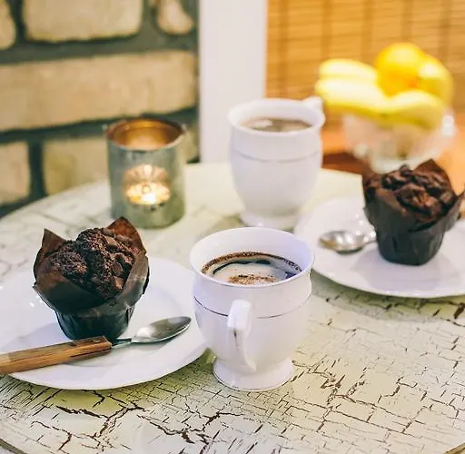 Old Town Cosy One Bedroom With Fireplace *