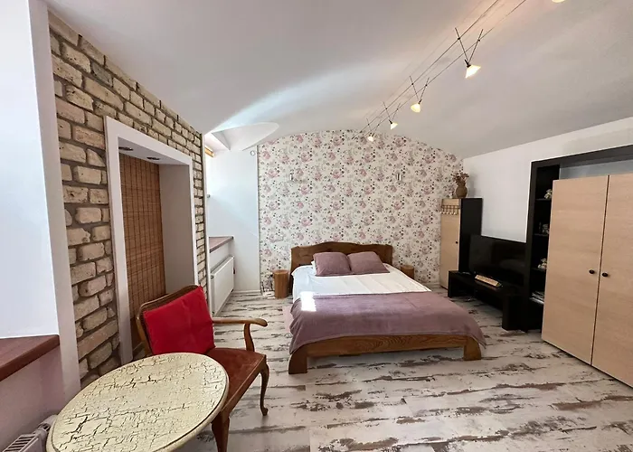 Lägenhet Old Town Cosy One Bedroom With Fireplace